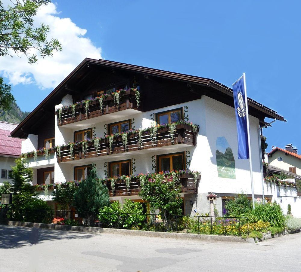 Hotel Restaurant Amadeus - Inclusive Skipass Und Vieles Mehr Bad Hindelang Bagian luar foto